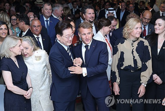 Lee, Macron set for summit on security, economic cooperation